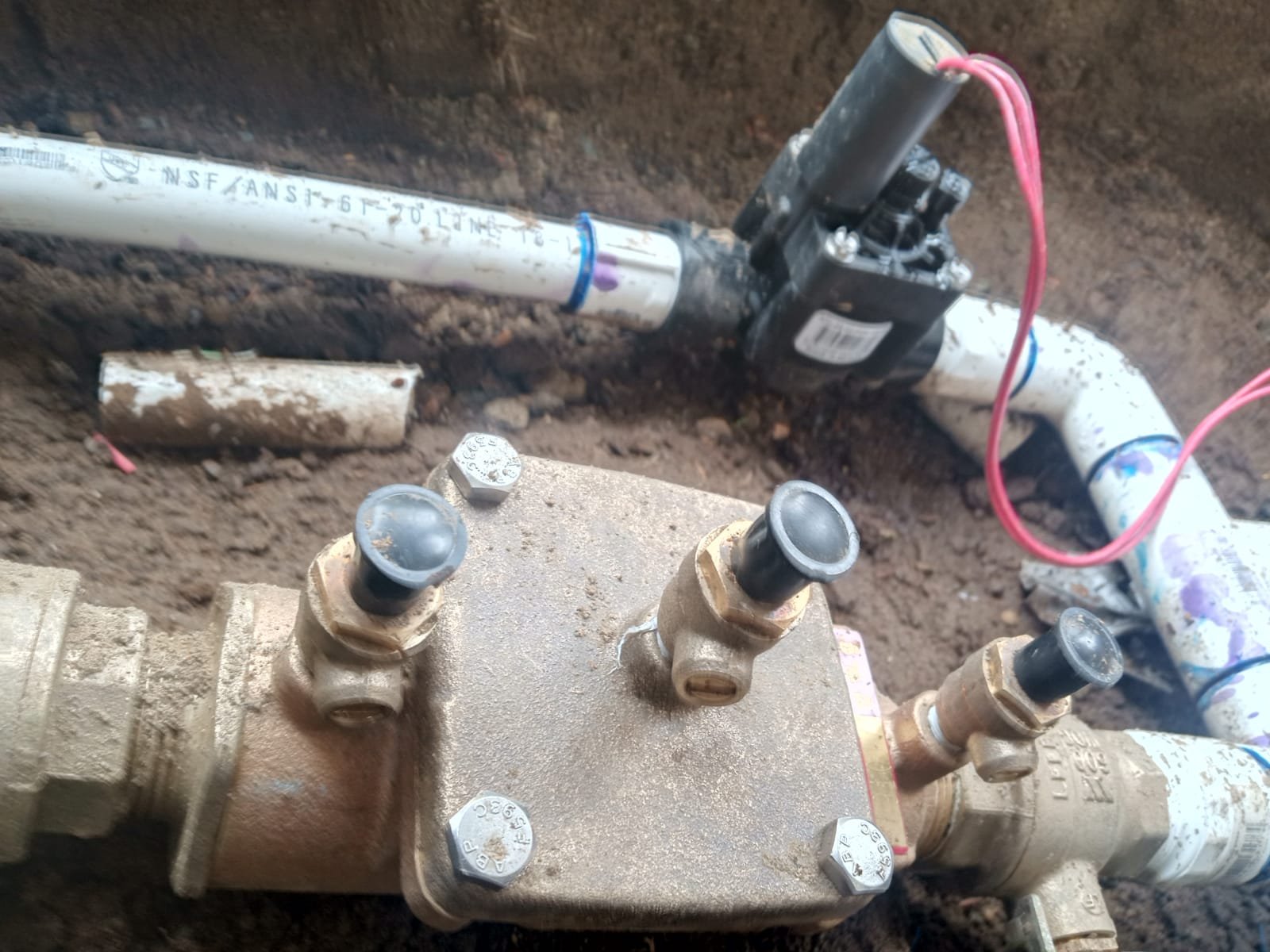 Automatic irrigation system installation for healthy and green lawns
